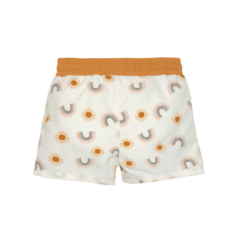 Die kurze Baby Badehose in Weiß sorgt dank der integrierten Schwimmwindel, des breiten Bundes und der nahtlosen Verarbeitung im Inneren für ein angenehmes Tragegefühl und Badespaß. Obermaterial aus Polyester (recycelt).