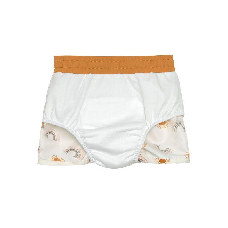 Die kurze Baby Badehose in Weiß sorgt dank der integrierten Schwimmwindel, des breiten Bundes und der nahtlosen Verarbeitung im Inneren für ein angenehmes Tragegefühl und Badespaß. Obermaterial aus Polyester (recycelt).