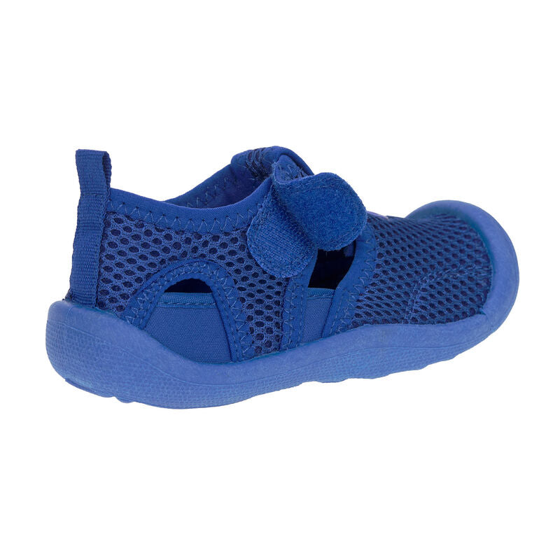 Die blauen Kinder Badeschuhe sind leicht, atmungsaktiv und schnell trocknend. Ihre flexible Antirutsch-Sohle und die praktischen Klettverschlüsse sorgen für einen optimalen Halt. Die Baby Sandalen sind ideal für den Strand.
