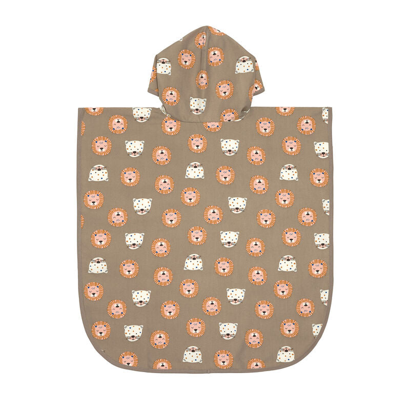 Der kuschelige Kinder UV Badeponcho mit Wildkatzen Print und UV-Schutz 80 hält nach dem Planschen wunderbar warm. Seine Mikrofaser-Außenseite schützt vor Wind, seine Frottee-Innenseite nimmt Feuchtigkeit auf.