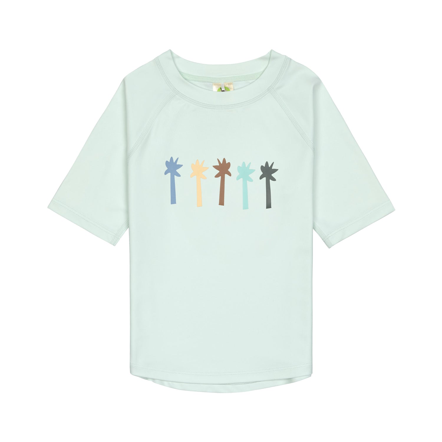 Das mintgrüne, kurzärmelige Kinder UV Shirt mit UV-Schutz 60 kommt mit einem Palms Print und extra weichem Stoff. Das atmungsaktive und schnelltrocknende Material sorgt für eine angenehme Passform und Badespaß. Geeignet von 3 Monaten bis 3 Jahren.