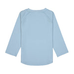 Das hellblaue, langärmelige Kinder UV Shirt mit UV-Schutz 60 kommt mit einem Crocodile Print und extra weichem Stoff. Das atmungsaktive und schnelltrocknende Material sorgt für eine angenehme Passform und Badespaß. Geeignet von 3 Monaten bis 3 Jahren.