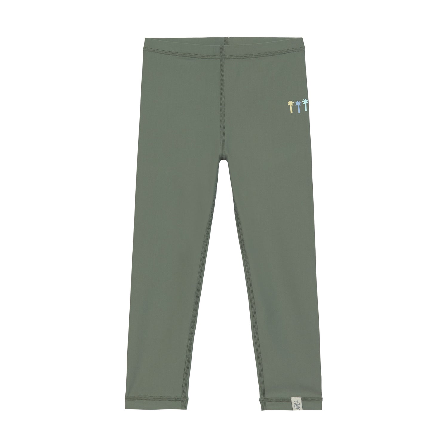 Die Beach Leggings in deep olive, ist dank UV-Schutz 60 die perfekte Wahl für den Sommer. Das elastische und schnelltrocknende Material sorgt bei entdeckungsfreudigen Kids für maximale Bewegungsfreiheit und unbeschwerten Badespaß.
