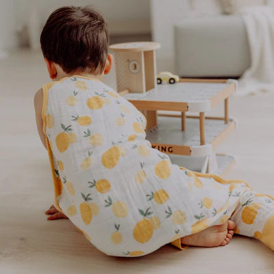 Das weiche Material der 0.5 TOG Musselin-Schlafsäcke besteht aus 100% Bio-Baumwolle. Das hält Deinen Schatz die ganze Nacht kuschelig warm und ist gleichzeitig federleicht und atmungsaktiv. Außerdem bietet der Schlafsack maximale Bewegungsfreiheit. So kann Dein Baby ungestört träumen.