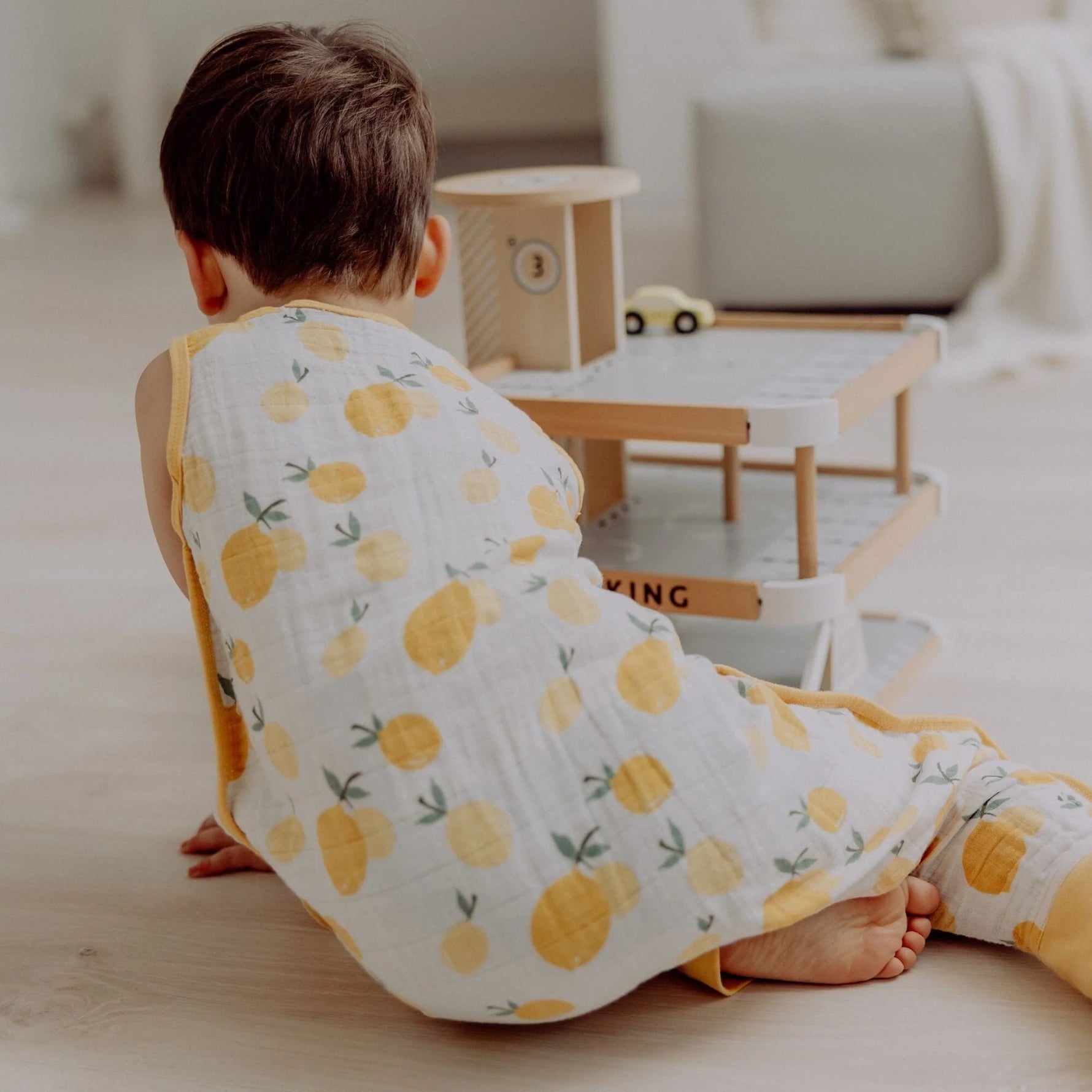 Das weiche Material der 0.5 TOG Musselin-Schlafsäcke besteht aus 100% Bio-Baumwolle. Das hält Deinen Schatz die ganze Nacht kuschelig warm und ist gleichzeitig federleicht und atmungsaktiv. Außerdem bietet der Schlafsack maximale Bewegungsfreiheit. So kann Dein Baby ungestört träumen.