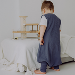 Der Schlafsack aus weicher Bio-Baumwolle (Mini-Piqué) von Emma &amp; Noah schützt die zarte Babyhaut und bietet viel Bewegungsfreiheit. Mit TOG 1.0 hält er bei 18–24 °C kuschelig warm. Sicher eingepackt, kann Dein Baby entspannt schlafen. Der praktische Reißverschluss macht das Anziehen kinderleicht, und die hochwertige Verarbeitung sorgt für lange Freude!