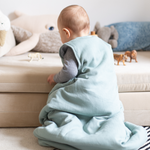 Der Kugelschlafsack von Emma &amp; Noah hat eine weiche Bio-Baumwolle und leichte Fütterung. Diese hält Dein Baby warm und kuschelig. Der praktische Reißverschluss sorgt für einfaches An- und Ausziehen. Perfekt für kühle Nächte bei 16–20°C (TOG 2.5) und viel Bewegungsfreiheit. So schläft Dein kleiner Liebling sicher und behaglich durch die Nacht!