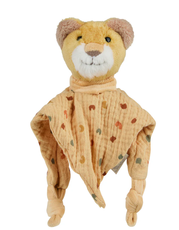 Das Schmusetuch Löwe Leo ist aus weichem Flausch- und Musselinstoff gefertigt und perfekt für kleine Kinderhände. Es bietet eine integrierte Rassel zur Förderung der akustischen Wahrnehmung und geknotete Enden zum Greifen. Mit 23 x 7 x 6 cm ist es ideal zum Kuscheln und Spielen und lässt sich leicht waschen.