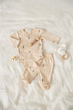 Beschreibung

Gerippte Hose mit Fuß von Feetje aus der Kollektion Special Delivery

Material