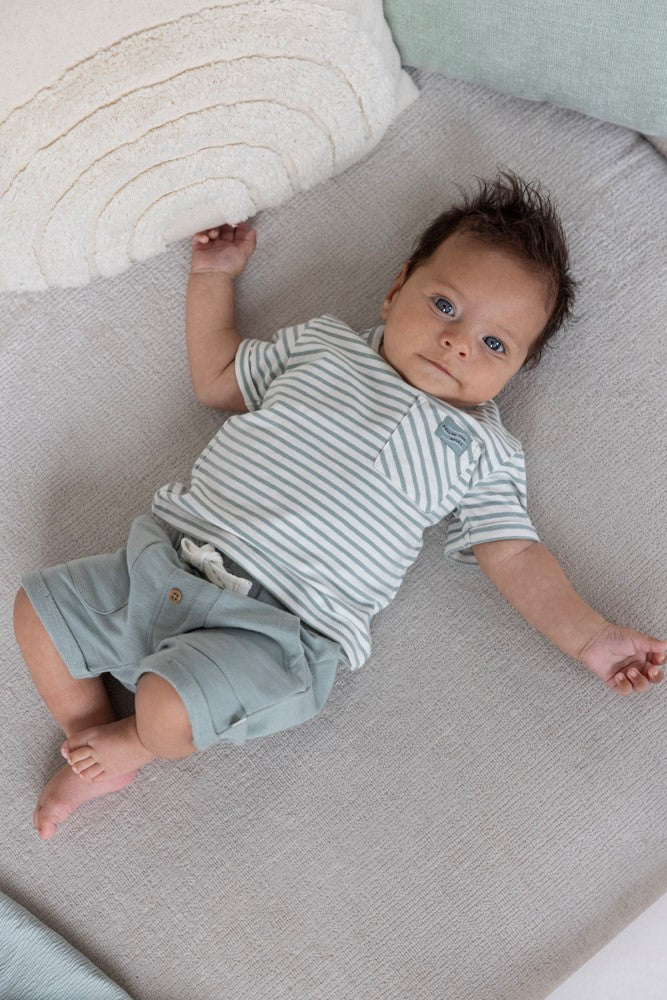 Beschreibung

Short von Feetje aus der Kollektion Turtelly Cool

Material

96% CO + 4% EL French Terry SLUB