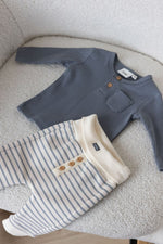 Langarm Shirt gerippt - forever Bestie: Das perfekte Baby Langarm Shirt aus der Newborn Kollektion von Feetje für deine kleine forever Bestie! Hergestellt aus weichem, gerippten Stoff und mit dem süßen Aufdruck "Forever Bestie" wird es zum neuen Lieblingsteil im Kleiderschrank.&nbsp;