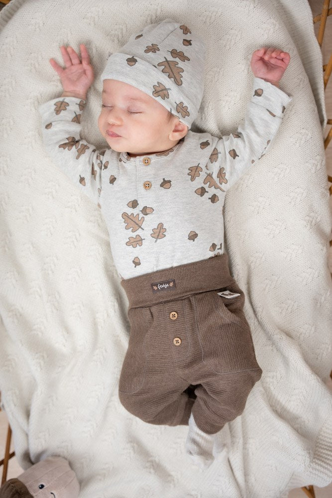 Diese gerippte Hose&nbsp;aus der Herbstkollektion Acorn von Feetje bietet besten Tragekomfort und sorgt für ein warmes und sehr stylisches Herbstoutfits.