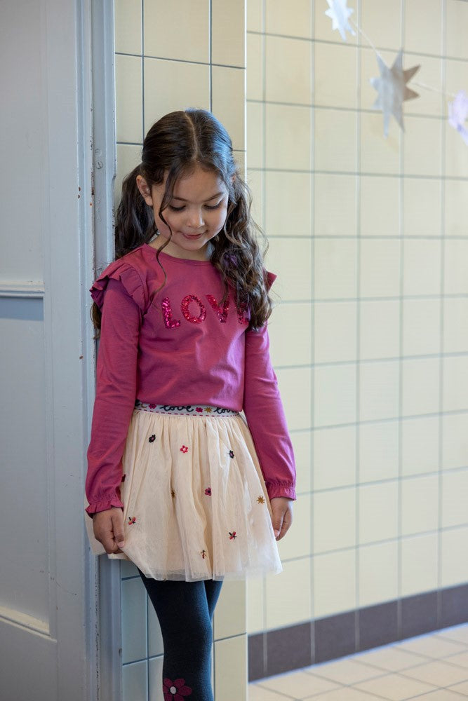 Dieses rosa Langarmshirt mit funkelndem Love-Aufdruck stammt aus der Shine Bright Kollektion von Jubel und bringt strahlenden Glanz in deinen Alltag.