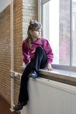 Diese schwarze, gerippte Schlaghose aus Samt stammt aus der Shine Bright Kollektion von Jubel und verbindet Komfort mit einem stilvollen Look.