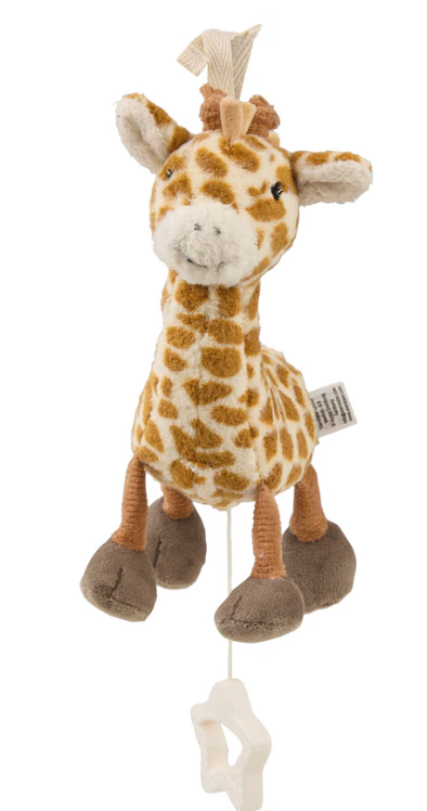 Die Spieluhr Giraffe Kaya wiegt Babys sanft mit Brahms Wiegenlied in den Schlaf. Sie ist 20 cm groß, weich gefüllt und lässt sich dank Bändern sicher am Bettchen oder Kinderwagen befestigen. Das Spielwerk ist herausnehmbar und leicht zu reinigen.
