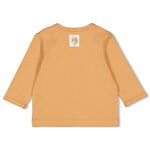 Beschreibung

Dieses langärmlige Shirt von Feetje überzeugt mit einem auffälligen Spruch, der jedem Outfit eine individuelle Note verleiht. Hergestellt aus weichem, hautfreundlichem Material bietet es angenehmen Tragekomfort und optimale Bewegungsfreiheit. Ideal für kühle Tage oder als stylisches Layering-Teil, verbindet es Funktionalität mit modischem Ausdruck. Mit dem „Tiny Roar“-Design setzen Sie ein selbstbewusstes Statement, das sowohl Kinder als auch Eltern begeistert. Ein vielseitiges Kleidungsstück,