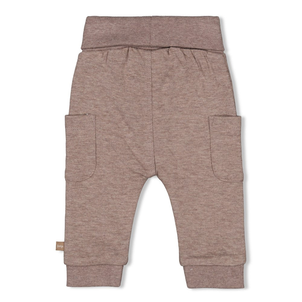 braunmelierte Hose mit Taschen auf der Seite