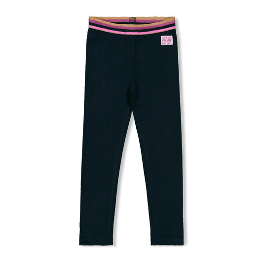 schwarze Leggings passend zum Blumenkleid