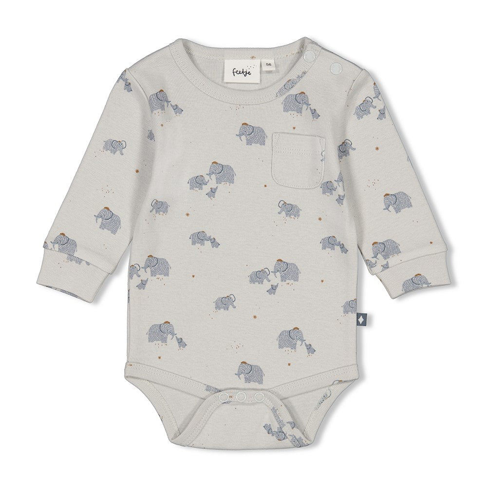 Mach' dein Baby zum Bestie mit dem langärmeligen Body aus der Feetje Newborn Kollektion. Ein Must-Have für coole Kids in ihrer ersten Garderobe. Mit stylischem Body-Print und Knopfleiste für einfaches An- und Ausziehen. Dein Baby wird sich in diesem Shirt pudelwohl fühlen.&nbsp;