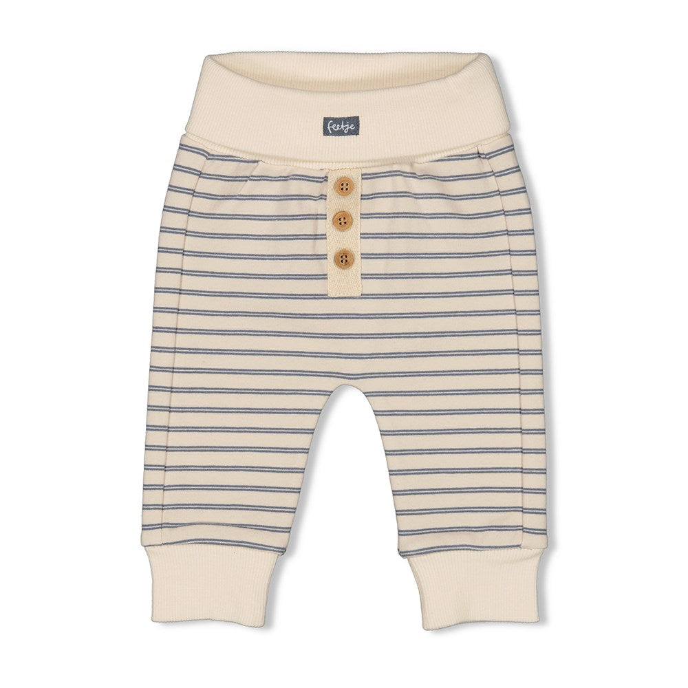 Die perfekte Hose für die Kleinen aus der Forever Bestie Newbornkollektion von Feetje. Mit Ringel-Design und extra viel Komfort, damit dein Bestie immer glücklich ist. Ein absolutes Must-Have für die perfekte Freundschaft!