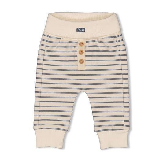 Die perfekte Hose für die Kleinen aus der Forever Bestie Newbornkollektion von Feetje. Mit Ringel-Design und extra viel Komfort, damit dein Bestie immer glücklich ist. Ein absolutes Must-Have für die perfekte Freundschaft!