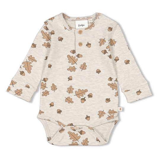 Dieser Body aus der Kollektion Acorn von Feetje ist perfekt für den Herbst geeignet. Das niedliche Herbstthema verleiht dem Body einen besonderen Charme. Mit seinem weichen Material und praktischen Druckknöpfen ist er sowohl bequem als auch funktional. Ideal für kleine Entdecker im Herbst.
