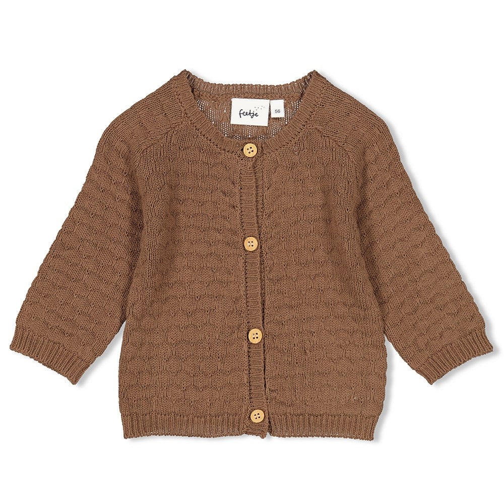 Verleihen Sie Ihrem Baby mit der Strickweste aus der Herbstkollektion "Acorn" von Feetje einen schicken und kuscheligen Look. Perfekt für die kühlen Herbsttage und dank des hochwertigen Strickmaterials auch sehr bequem. Ein absolutes Must-Have für kleine Trendsetter!