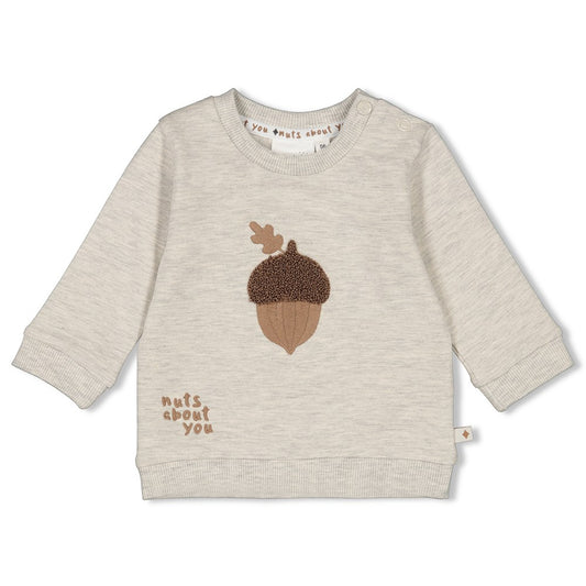Erleben Sie den Herbst auf eine besonders herzliche und stylische Art mit unserem Baby Sweater aus der Herbst Kollektion Ahorn von Feetje. Mit trendigen Ahorn-Baum-Details ist dieser Sweater nicht nur kuschelig warm, sondern auch ein echter Hingucker.
