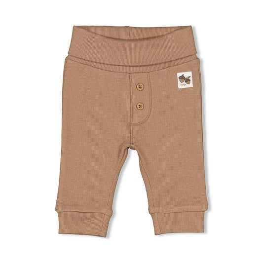 Diese Hose aus der Herbstkollektion Acorn von Feetje ist eine entzückende Wahl für Ihr Baby. Sie ist aus hochwertigen Materialien gefertigt und bietet sowohl Komfort als auch Bewegungsfreiheit. Entdecken Sie jetzt die Vorteile dieser Hose für Ihr Kind!
