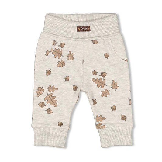 Entdecken Sie die entzückende Babyhose aus der Herbstkollektion Acorn von Feetje. Hergestellt aus hochwertigen Materialien, bietet sie Ihrem Kind Komfort und Bewegungsfreiheit.
