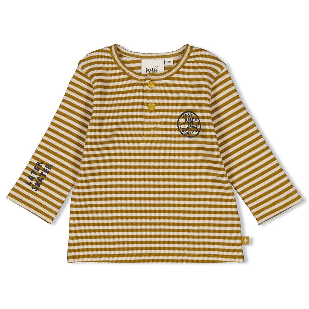 Beschreibung

Dieses Langarmshirt aus der Keep Rolling Kollektion von Feetje überzeugt mit hochwertiger Verarbeitung und zeitlosem Design. Es bietet angenehmen Tragekomfort und ist ideal für aktive Kinder, die Wert auf Stil und Bewegungsfreiheit legen. Perfekt für jede Jahreszeit und vielseitig kombinierbar – ein Must-have für kleine Entdecker.