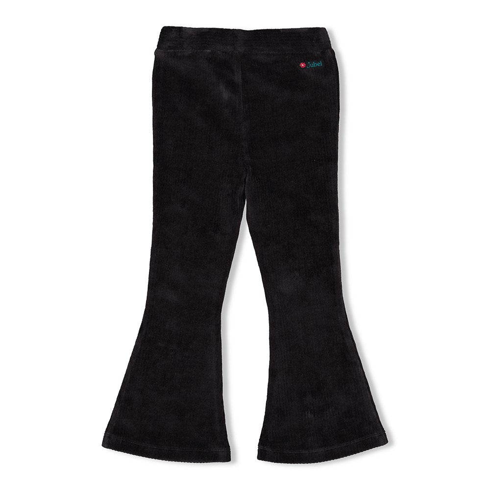 Diese Gerippte Schlaghose aus der Kollektion Girls Club von Jubel ist ein Must-Have für alle trendigen Kids! Der samtige Stoff und der angesagte Schlag machen sie zu einem echten Hingucker.&nbsp;