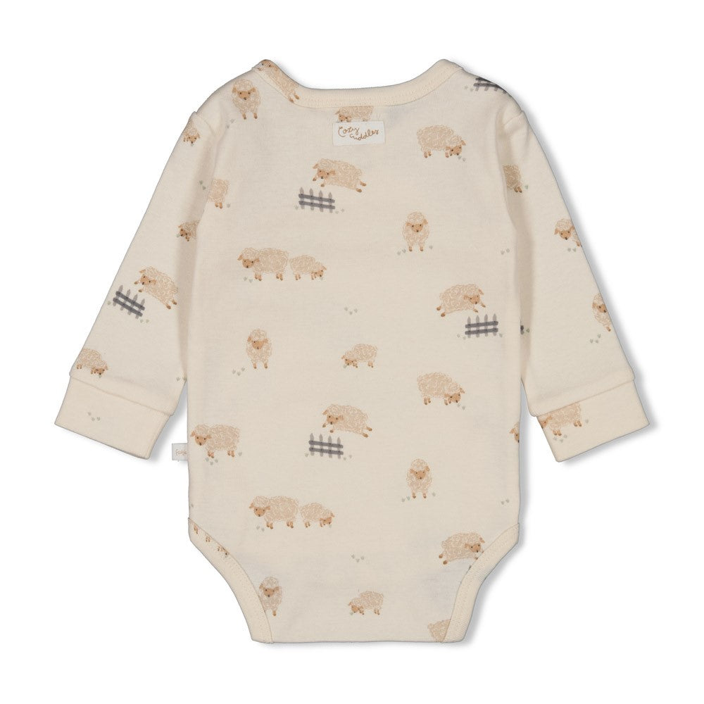 Dieser Wickelbody aus der Sleepy Sheepy Kollektion von Feetje besticht durch einen niedlichen All-Over Schafprint und sorgt für gemütlichen Tragekomfort bei Ihrem Baby.