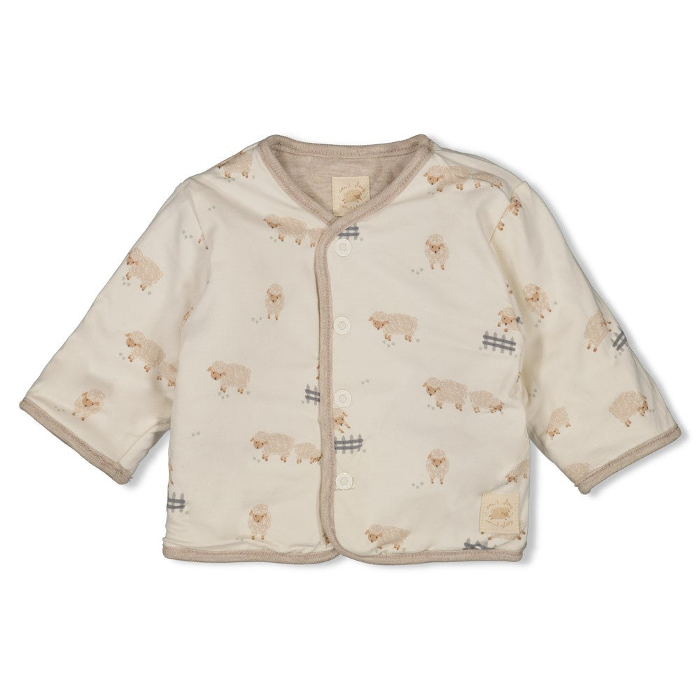 Diese beige Wendejacke aus der Sleepy Sheepy Kollektion von Feetje besticht durch ein charmantes Schafsmotiv auf einer Seite und bietet vielseitigen Stil für jeden Tag.