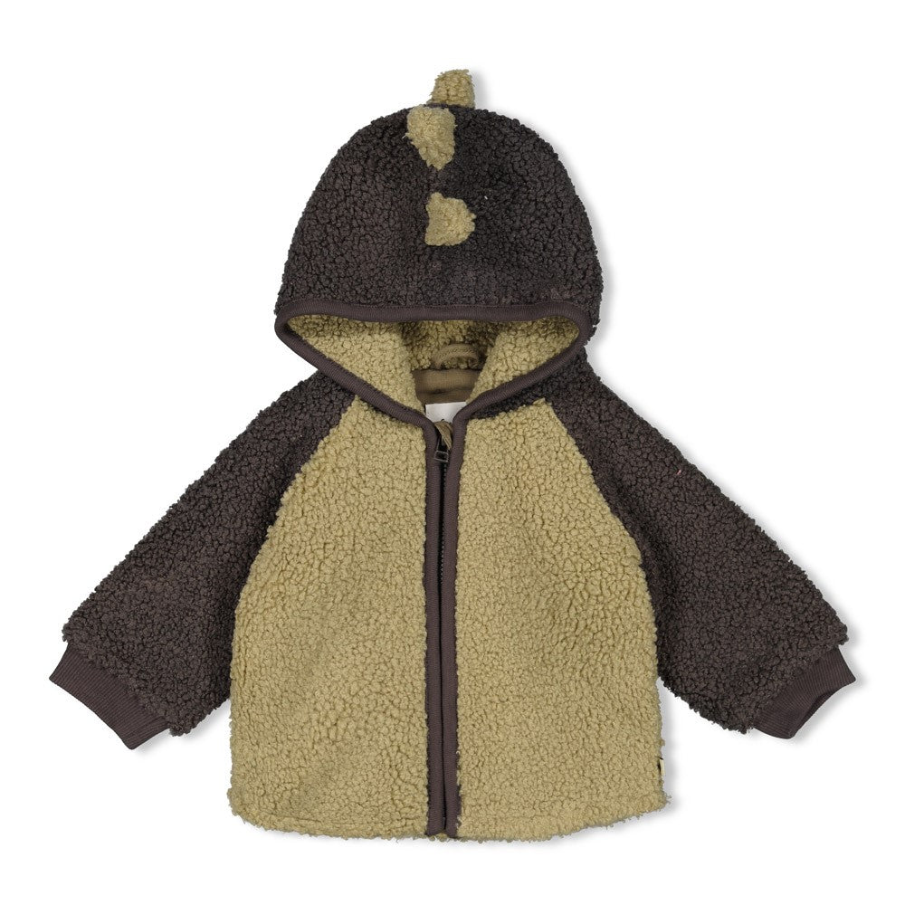 Diese weiche Kapuzenjacke in Braun und Grün mit Dinosaurier-Motiv gehört zur Rawrsome Kollektion von Feetje und sorgt für wohlige Wärme.