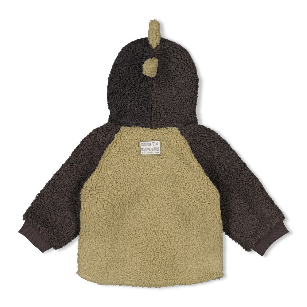 Diese weiche Kapuzenjacke in Braun und Grün mit Dinosaurier-Motiv gehört zur Rawrsome Kollektion von Feetje und sorgt für wohlige Wärme.