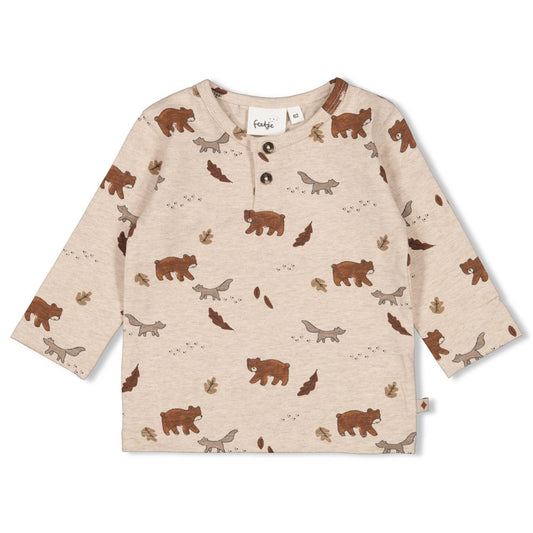 Dieses beige Langarmshirt aus der Wild World Kollektion von Feetje besticht durch einen durchgehenden Bären-Print und vereint stilvolle Eleganz mit verspieltem Design.