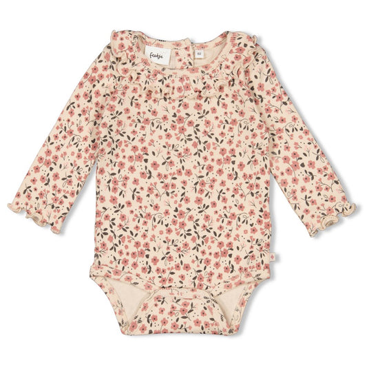 Dieser gerippte Body mit durchgehendem Blumenmuster stammt aus der Woodland Bloom Kollektion von Feetje und bietet angenehmen Tragekomfort für Ihr Kind.
