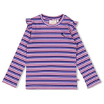 Dieses langärmlige, gerippte Shirt aus der Wild Soul Kollektion von Jubel besticht durch seine lila Streifen und charmanten Rüschen an den Ärmeln – ein stilvolles Must-have für jeden Tag.