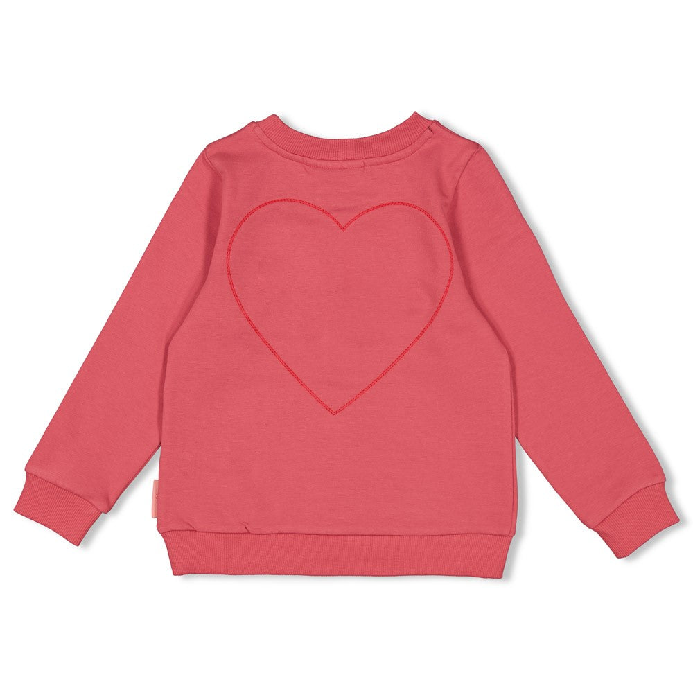 Dieser rosa-rote Sweater aus der Queen Of Hearts Kollektion von Jubel besticht durch seinen charmanten Aufdruck und verleiht jedem Outfit eine verspielte Note.