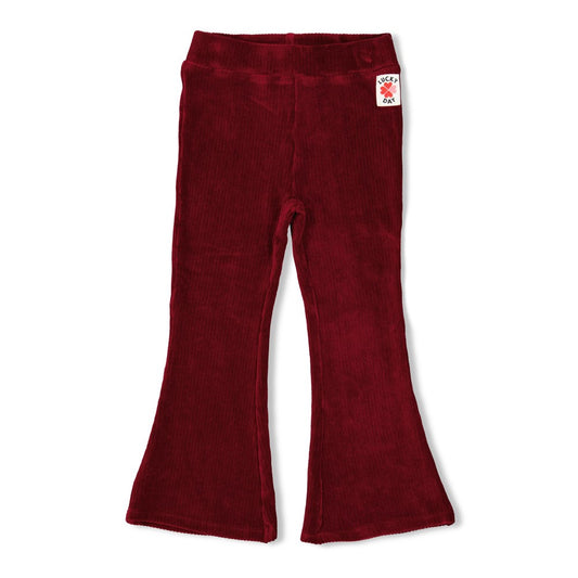 Diese gerippte Schlaghose aus samtigem Stoff in tiefem Rot stammt aus der Queen Of Hearts Kollektion von Jubel und vereint Komfort mit einem auffälligen Look.