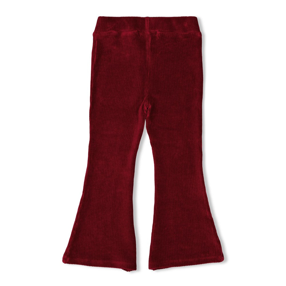 Diese gerippte Schlaghose aus samtigem Stoff in tiefem Rot stammt aus der Queen Of Hearts Kollektion von Jubel und vereint Komfort mit einem auffälligen Look.