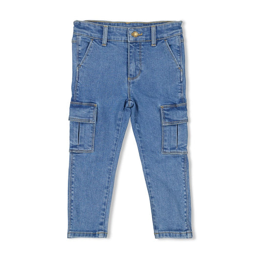 Entdecken Sie die robuste Cargo Hose aus der Winter Denims Kollektion von Sturdy – perfekt für stilvolle und funktionale Winteroutfits.