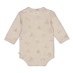 Wickelbody AOP - The Cuddle Company von Feetje Dieser praktische Wickelbody besticht durch sein verspieltes All-Over-Print-Design und bietet maximale Flexibilität für Babys erste Wochen. Die Wickelform ermöglicht einfaches An- und Ausziehen ohne umständliches Überziehen über den Kopf.&nbsp; Der elastische Anteil sorgt für langlebige Passform auch nach häufigem Waschen. Perfekt für den Alltag und ideal als Geschenk zur Geburt.