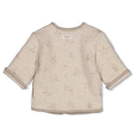 Kuschelig weich und vielseitig einsetzbar – die gerippte Wendejacke Samt von The Cuddle Company ist das perfekte Übergangsstück für kleine Abenteurer.&nbsp; Die wärmende Polsterung sorgt für extra Komfort, während die natürliche Baumwollmischung sanft zur empfindlichen Babyhaut ist. Ideal für Frühling und Herbst – einfach umdrehen und neu kombinieren.