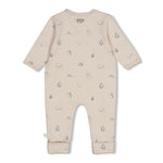 Anzug Klapfuß AOP - Penguin Cuddles von Feetje. Weiches Single Jersey aus 94% Baumwolle und 6% Elasthan für optimale Bewegungsfreiheit und Tragekomfort. Das niedliche Pinguin-Muster begeistert kleine Entdecker. Perfekt für jeden Tag – praktisch, langlebig und pflegeleicht.