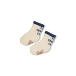Kuschelige Socken für kleine Füße – die Breakfast Buddy Socken von Feetje. Mit ihrem verspielten Design bringen sie Freude in jeden Tag. Die hochwertige Materialmischung aus Baumwolle, Polyamid und Elasthan sorgt für optimalen Komfort, perfekte Passform und langlebige Qualität. Ideal für aktive Kinder, die den ganzen Tag unterwegs sind.