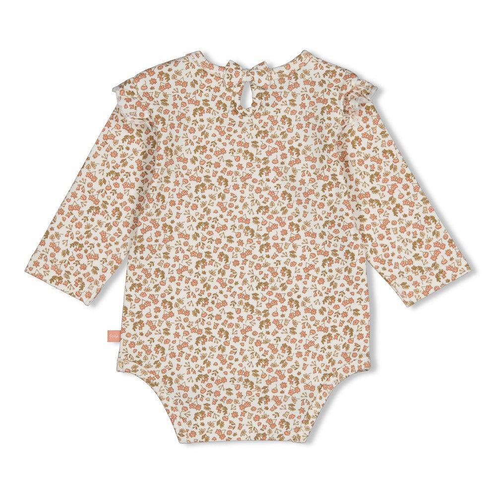 Weiches und elastisches Single Jersey von Feetje aus hochwertiger Baumwollmischung für maximalen Tragekomfort. Das verspielt gemusterte Design "Fall in Love" mit All-Over-Print macht diesen Body zu einem charmanten Begleiter im Alltag. Perfekt für aktive Babys, die Bewegungsfreiheit und Style brauchen.