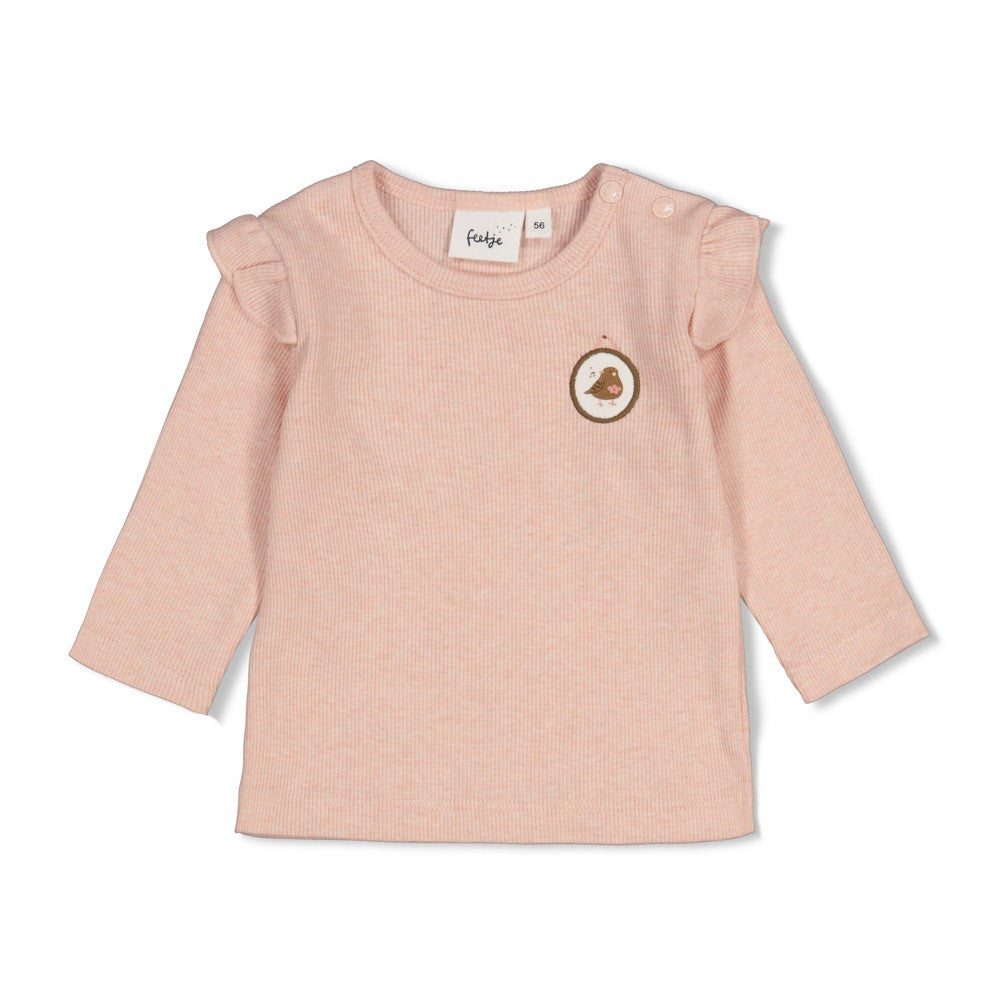 Weiches Langarmshirt von Feetje aus geripptem Jersey mit elastischem Baumwollmix. Das "Fall in Love" Design von Feetje besticht durch zeitlose Eleganz und hohen Tragekomfort. Die Rippenstruktur sorgt für eine angenehme Passform und Bewegungsfreiheit. Perfekt für den Alltag und vielseitig kombinierbar.