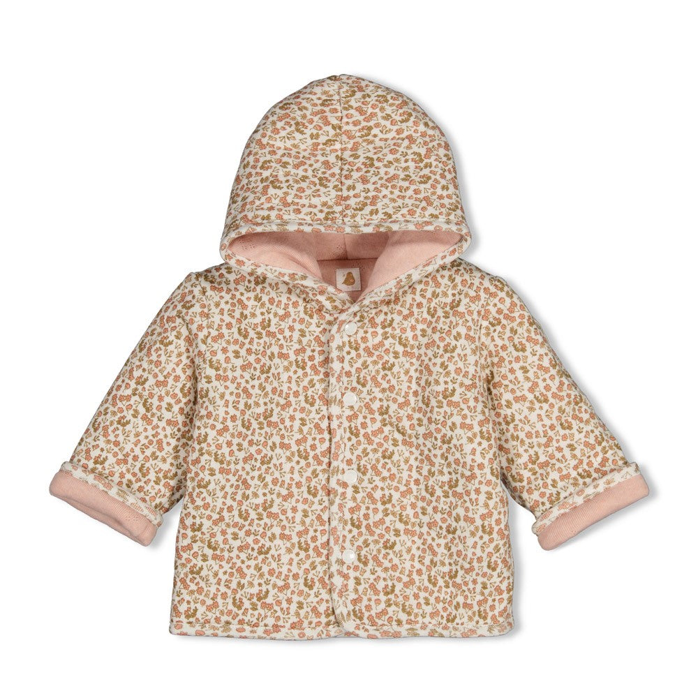 Diese vielseitige Wendejacke von Feetje mit Kapuze bietet zwei Looks in einem. Die hochwertige Verarbeitung aus macht sie zum perfekten Begleiter für wechselhaftes Wetter. Das "Fall in Love" Design überzeugt mit seinem modernen Appeal und der praktischen Kapuze für extra Komfort und Schutz.